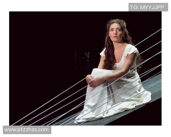 歌声中的绿茵传奇足球明星们的音乐故事与激情碰撞